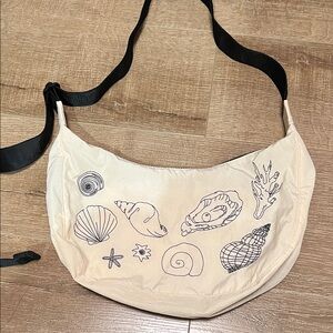 BAGGU embroidered Cream Seashell Print medium crescent Shoulder Bag